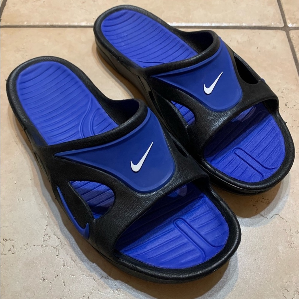 ISO Nike Men’s First String Slides 11s (looking for these, not for purchase)